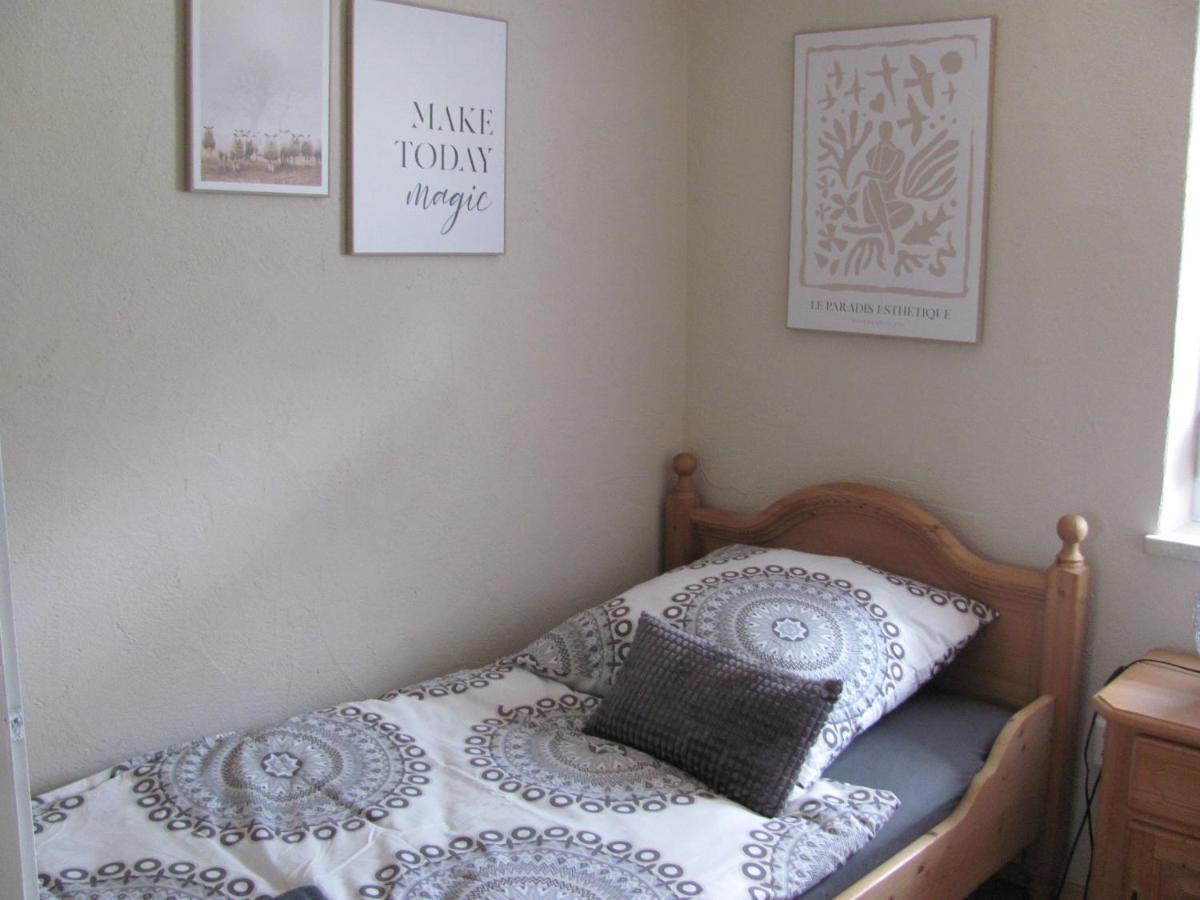 #2 Ruhiges Gemuetliches Ferienzimmer Mit 2 Einzelbetten Gemeinschaftsbad W-Lan Airport Nah Late Night Check In Haus Nr 9,5 Trunkelsberg Экстерьер фото