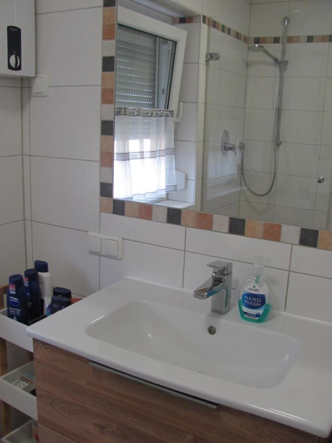 #2 Ruhiges Gemuetliches Ferienzimmer Mit 2 Einzelbetten Gemeinschaftsbad W-Lan Airport Nah Late Night Check In Haus Nr 9,5 Trunkelsberg Экстерьер фото