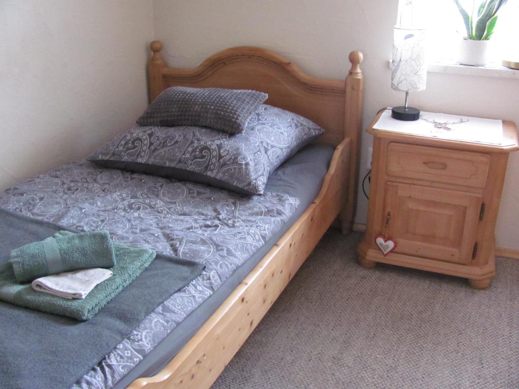 #2 Ruhiges Gemuetliches Ferienzimmer Mit 2 Einzelbetten Gemeinschaftsbad W-Lan Airport Nah Late Night Check In Haus Nr 9,5 Trunkelsberg Экстерьер фото